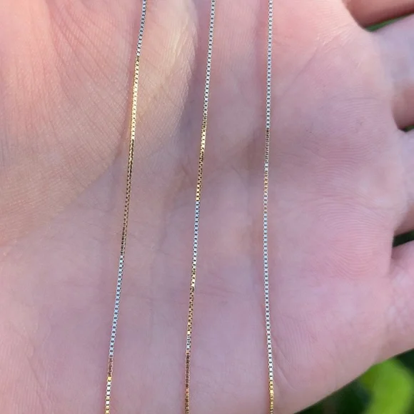 14k Yellow Gold Box Chain Necklace - Picture 2 of 6